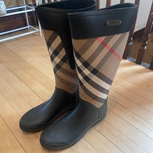 Burberry Clemente Rain Boots size 40 (us9)